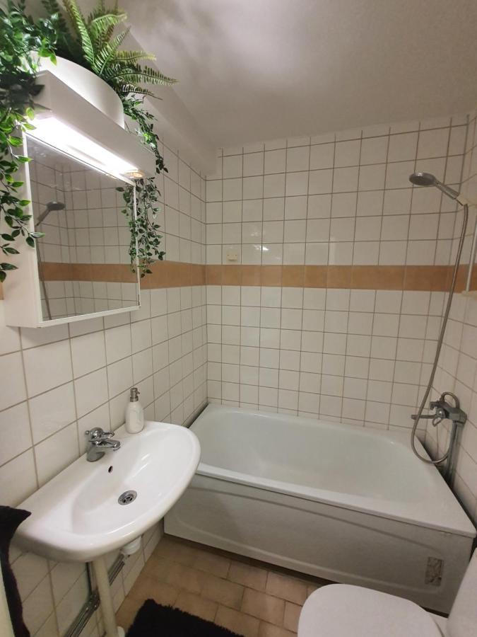Close To The Metro And The Beach!!! With A View Of The Scandinavian Forest Stokholm Dış mekan fotoğraf